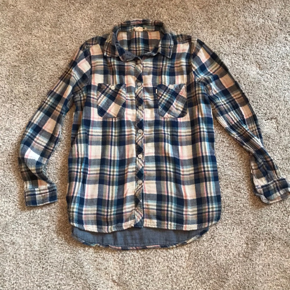 LEVIS PLAID LONG-SLEEVED BUTTON UP SHIRT